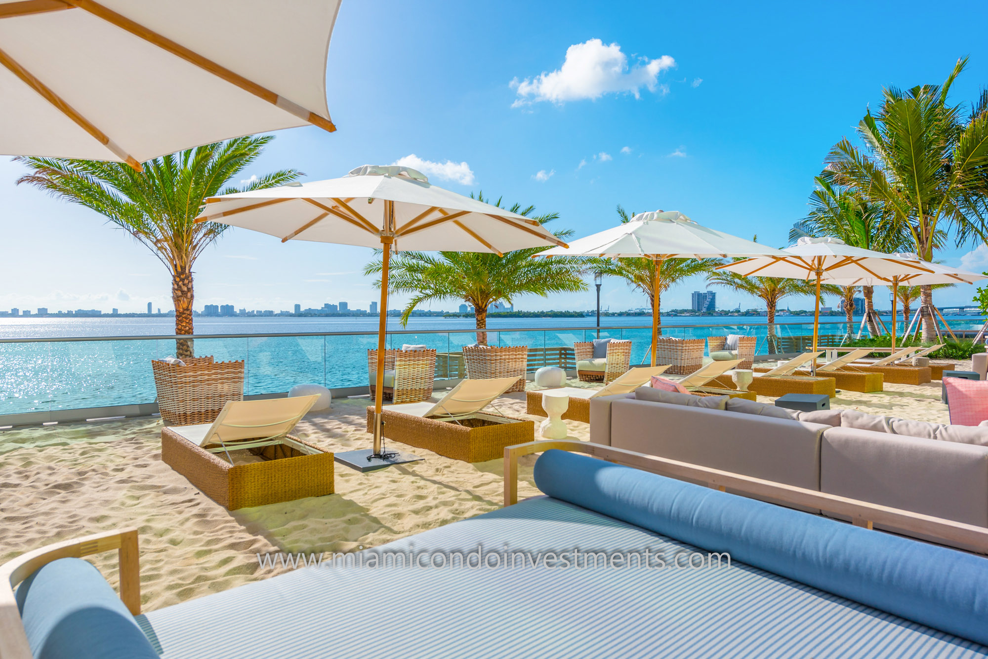 biscayne beach condos club lounge